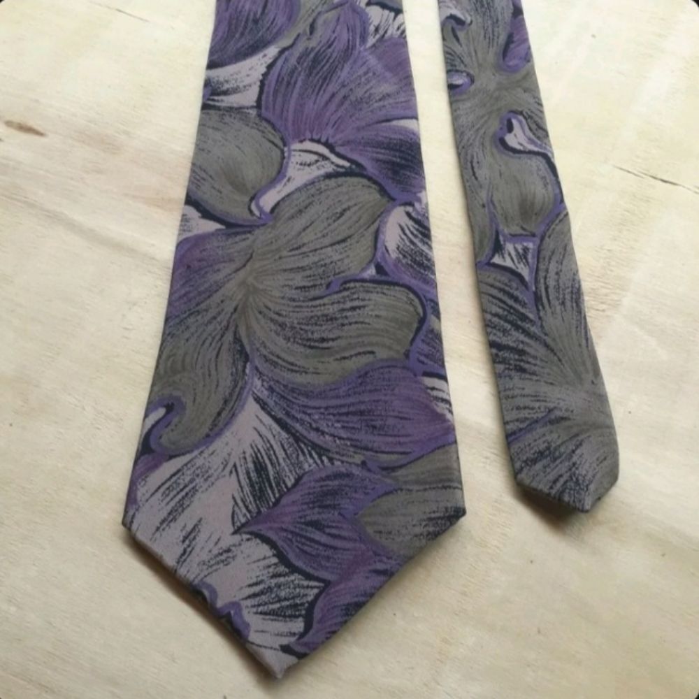 Domani 100% Silk Tie Necktie Printed in Italy RN42815 Purple Taupe Beige Gray